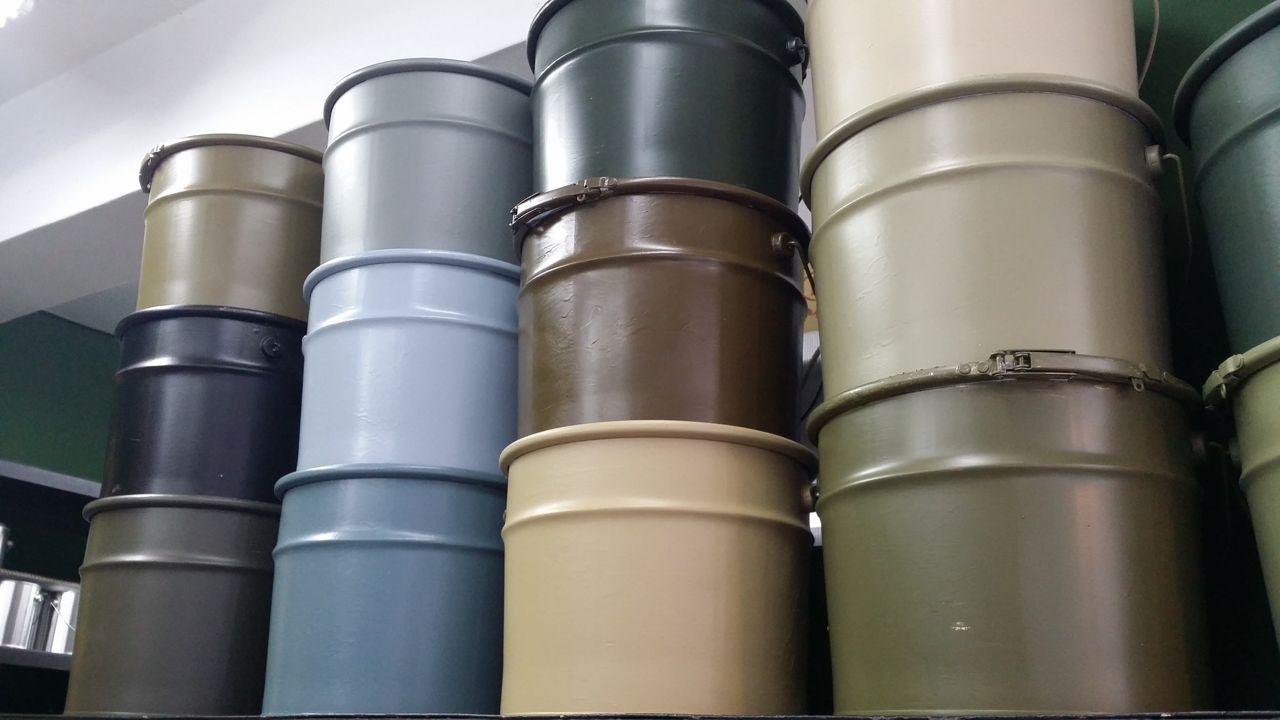 車刷毛塗り全塗装の見本色ペール缶を塗り替える タカラ塗料 Staff Blog