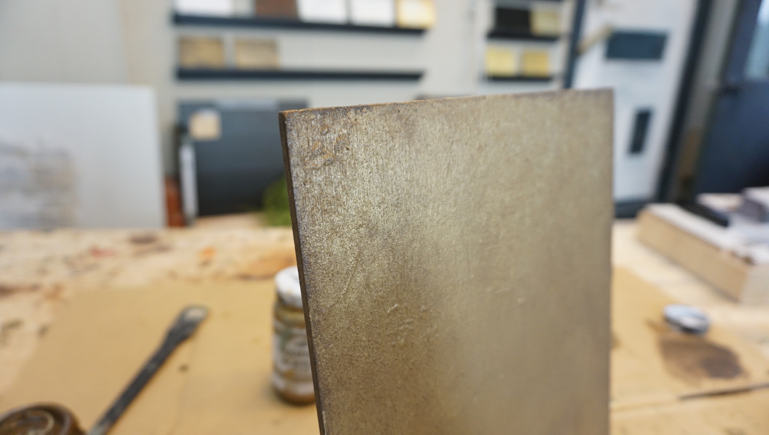 高級感漂うファイルをアンティークゴールドと革を使って作る: タカラ